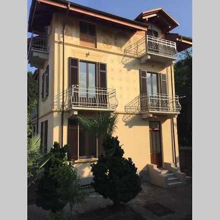 Villa Peachey, Intero Piano Con Giardino สเตรซา ภายนอก รูปภาพ