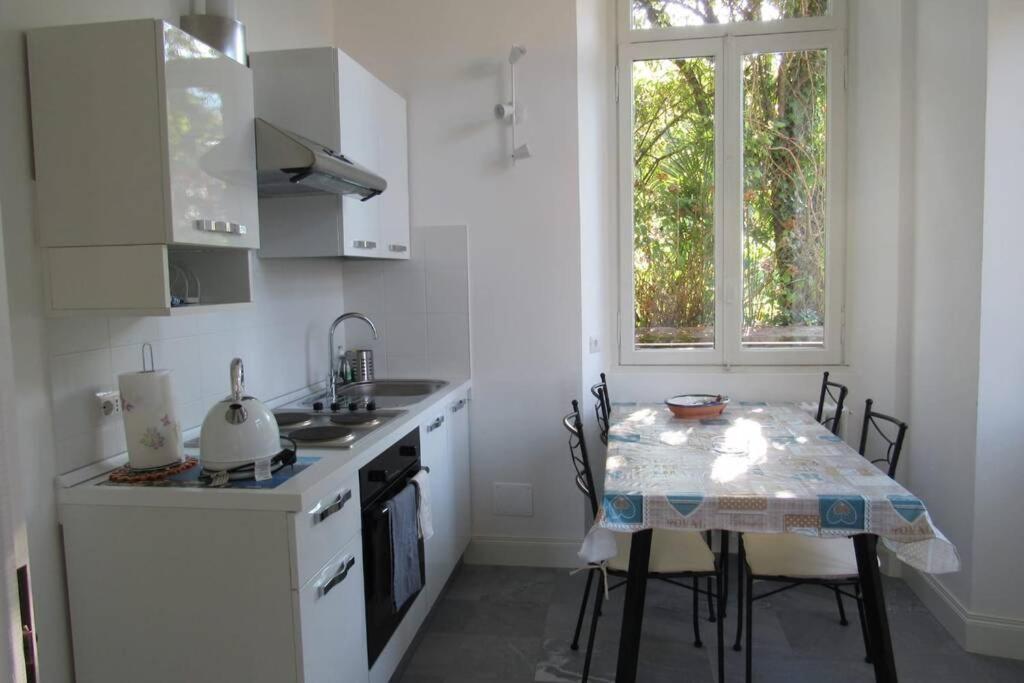 Villa Peachey, Intero Piano Con Giardino สเตรซา ภายนอก รูปภาพ